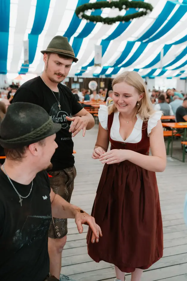 Schmalzlerfest Perlesreut 2025 Sonntag: Schnupferwettbewerb, Verlosung, d Noudnigln Foto 2501501