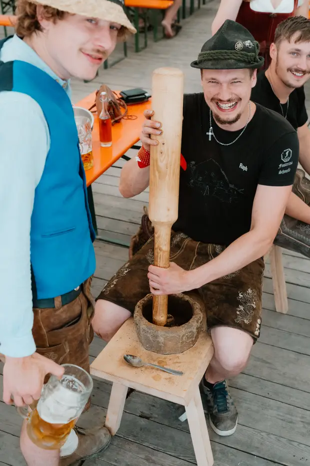 Schmalzlerfest Perlesreut 2025 Sonntag: Schnupferwettbewerb, Verlosung, d Noudnigln Foto 2501502