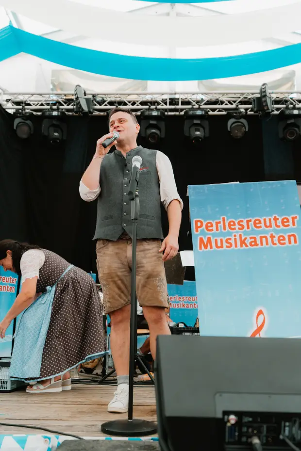 Schmalzlerfest Perlesreut 2025 Sonntag: Schnupferwettbewerb, Verlosung, d Noudnigln Foto 2501504