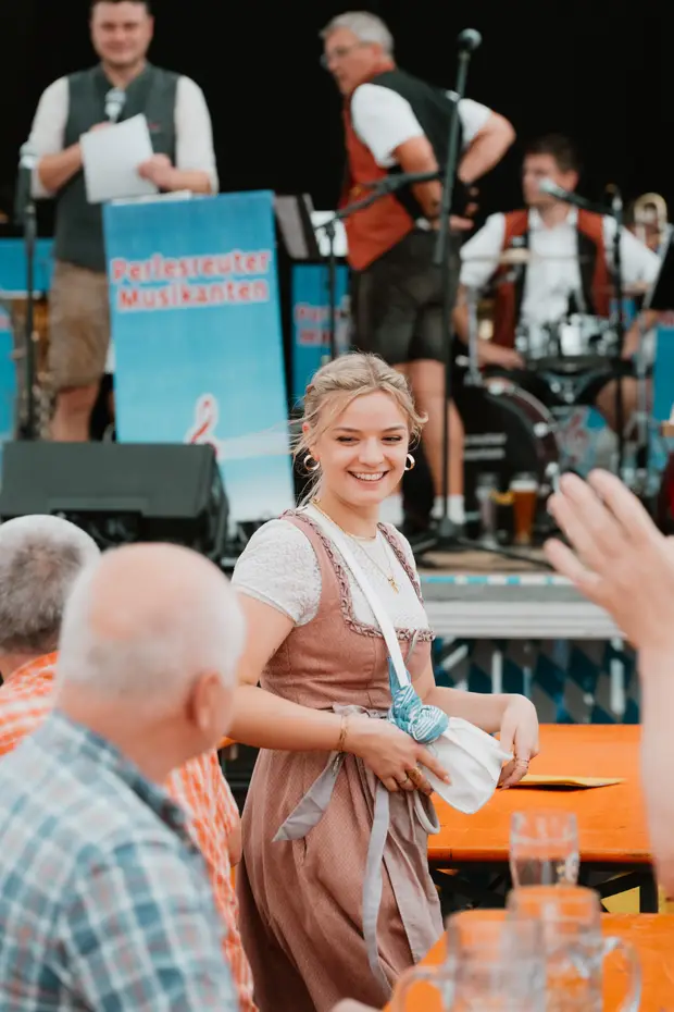 Schmalzlerfest Perlesreut 2025 Sonntag: Schnupferwettbewerb, Verlosung, d Noudnigln Foto 2501505