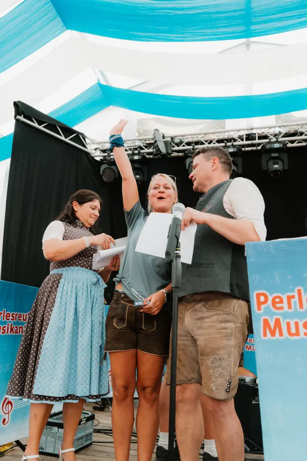 Schmalzlerfest Perlesreut 2025 Sonntag: Schnupferwettbewerb, Verlosung, d Noudnigln Foto 2501507