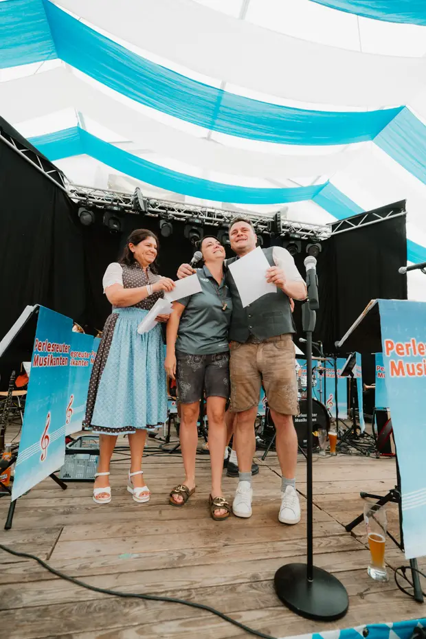 Schmalzlerfest Perlesreut 2025 Sonntag: Schnupferwettbewerb, Verlosung, d Noudnigln Foto 2501513