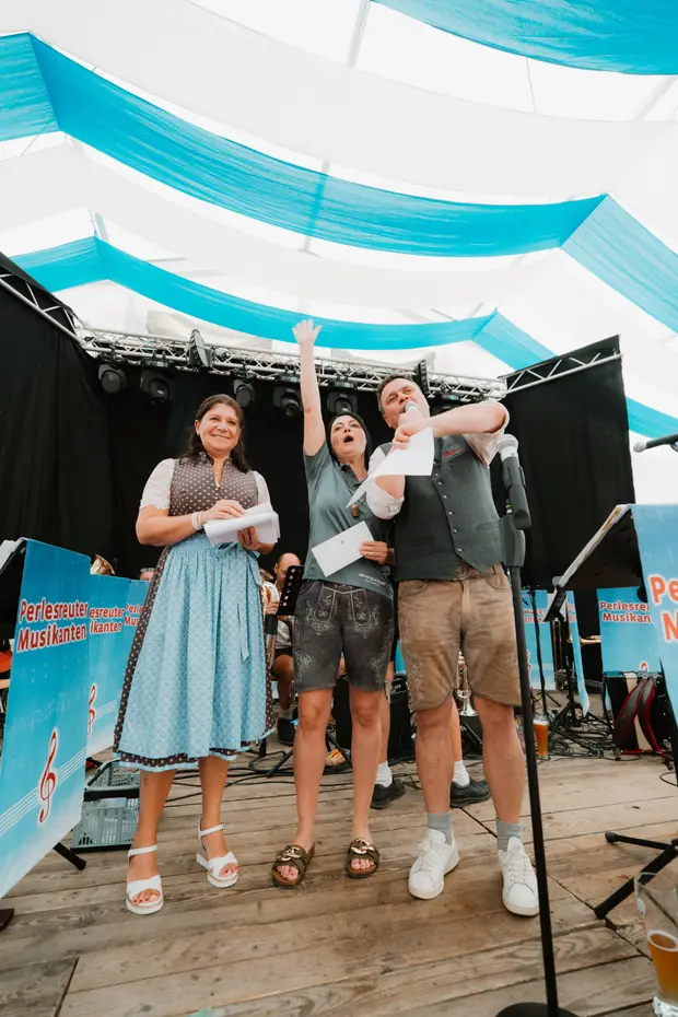 Schmalzlerfest Perlesreut 2025 Sonntag: Schnupferwettbewerb, Verlosung, d Noudnigln Foto 2501514