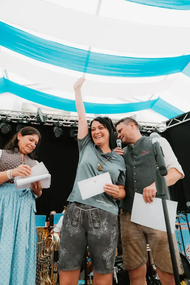 Schmalzlerfest Perlesreut 2025 Sonntag: Schnupferwettbewerb, Verlosung, d Noudnigln Foto 2501515