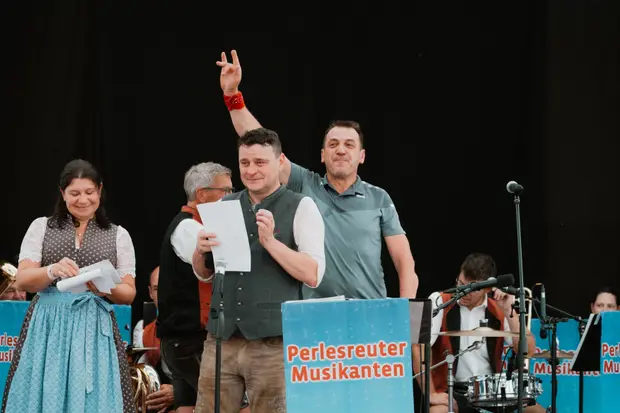 Schmalzlerfest Perlesreut 2025 Sonntag: Schnupferwettbewerb, Verlosung, d Noudnigln Foto 2501518