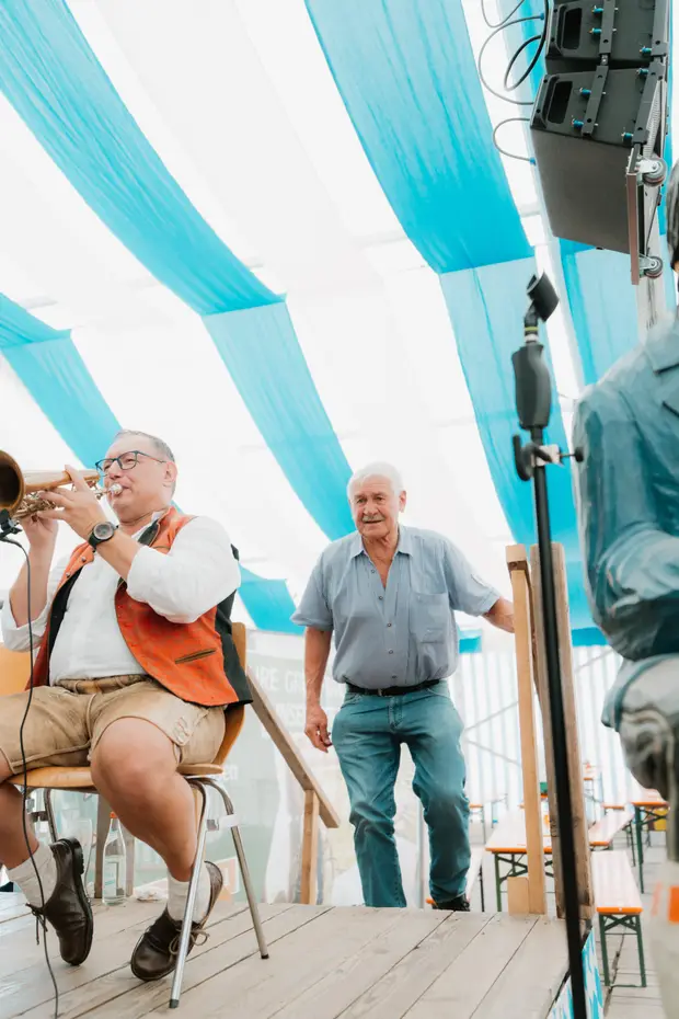 Schmalzlerfest Perlesreut 2025 Sonntag: Schnupferwettbewerb, Verlosung, d Noudnigln Foto 2501520