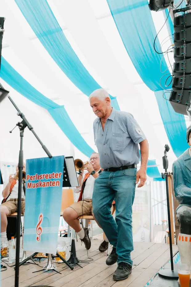 Schmalzlerfest Perlesreut 2025 Sonntag: Schnupferwettbewerb, Verlosung, d Noudnigln Foto 2501521