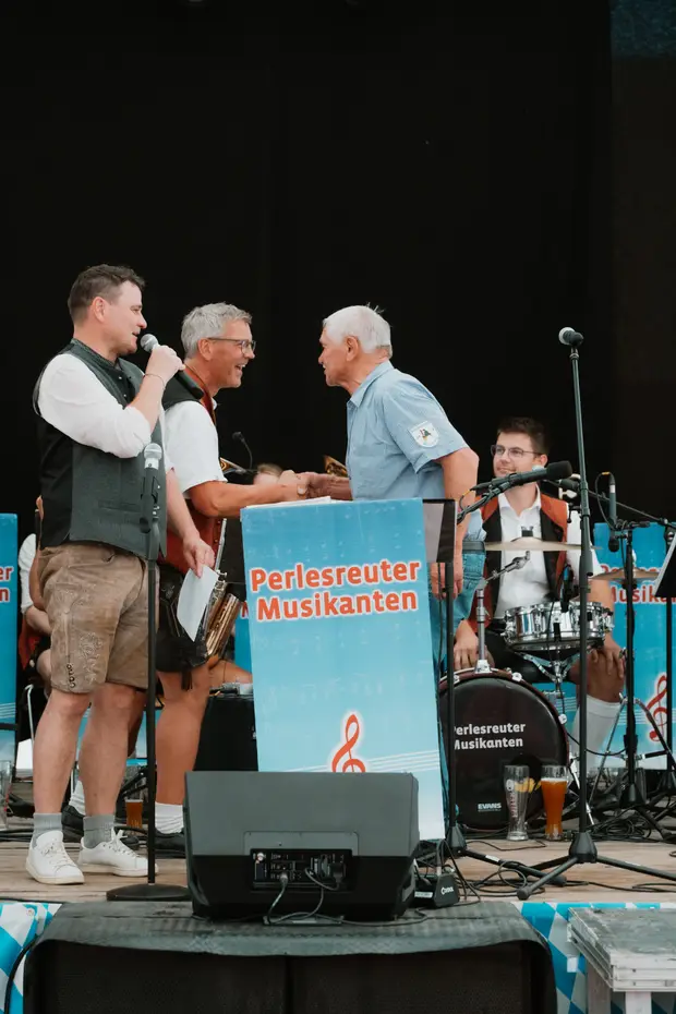 Schmalzlerfest Perlesreut 2025 Sonntag: Schnupferwettbewerb, Verlosung, d Noudnigln Foto 2501522