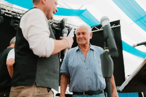 Schmalzlerfest Perlesreut 2025 Sonntag: Schnupferwettbewerb, Verlosung, d Noudnigln Foto 2501523