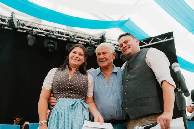 Schmalzlerfest Perlesreut 2025 Sonntag: Schnupferwettbewerb, Verlosung, d Noudnigln Foto 2501529