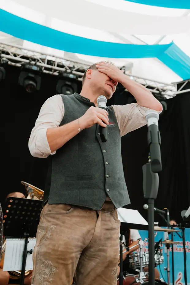 Schmalzlerfest Perlesreut 2025 Sonntag: Schnupferwettbewerb, Verlosung, d Noudnigln Foto 2501530