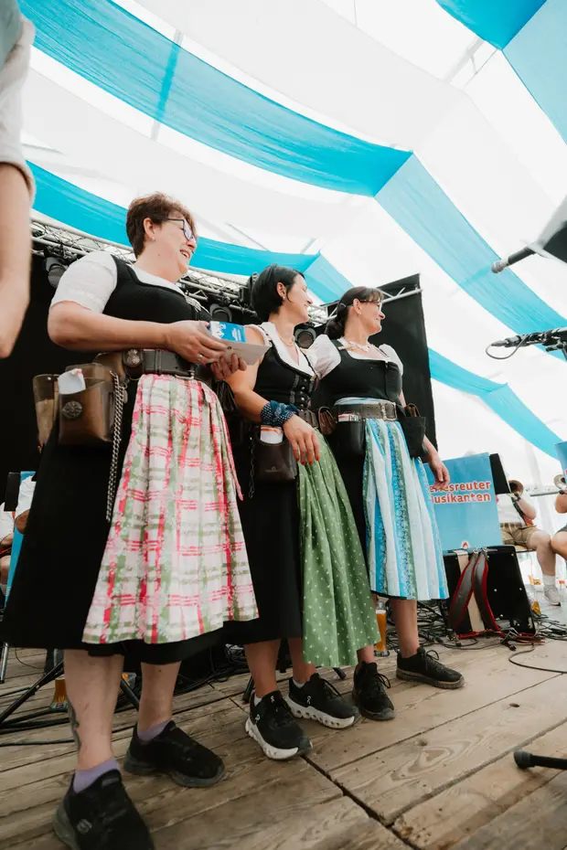 Schmalzlerfest Perlesreut 2025 Sonntag: Schnupferwettbewerb, Verlosung, d Noudnigln Foto 2501535