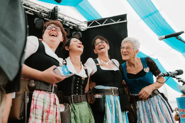 Schmalzlerfest Perlesreut 2025 Sonntag: Schnupferwettbewerb, Verlosung, d Noudnigln Foto 2501536