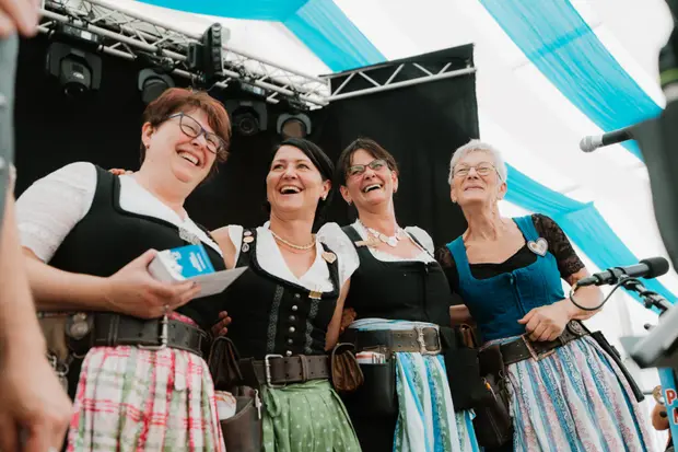 Schmalzlerfest Perlesreut 2025 Sonntag: Schnupferwettbewerb, Verlosung, d Noudnigln Foto 2501537