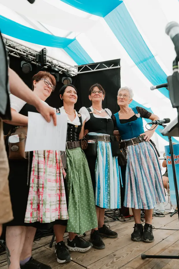 Schmalzlerfest Perlesreut 2025 Sonntag: Schnupferwettbewerb, Verlosung, d Noudnigln Foto 2501538