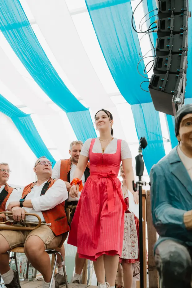 Schmalzlerfest Perlesreut 2025 Sonntag: Schnupferwettbewerb, Verlosung, d Noudnigln Foto 2501539