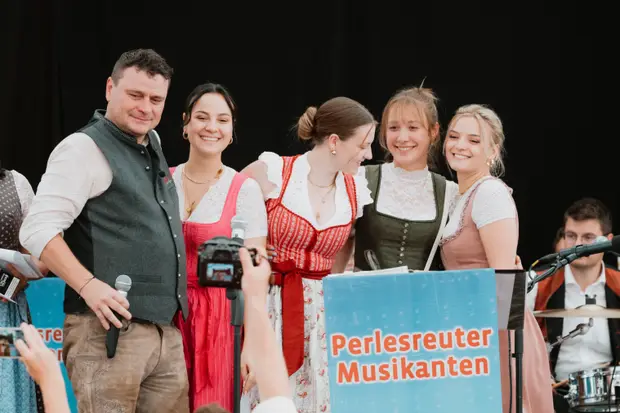 Schmalzlerfest Perlesreut 2025 Sonntag: Schnupferwettbewerb, Verlosung, d Noudnigln Foto 2501543
