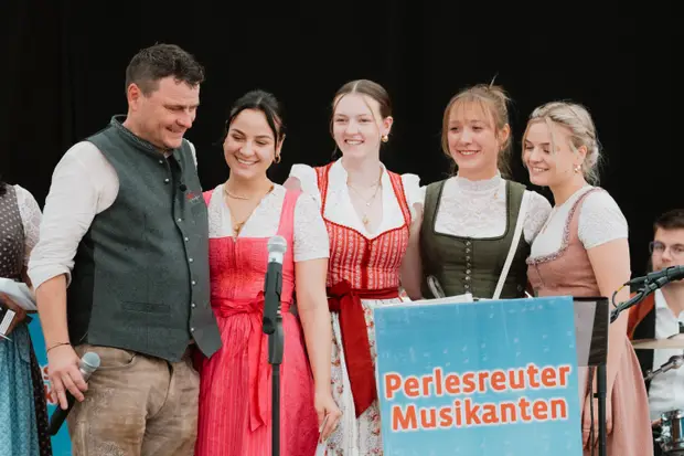 Schmalzlerfest Perlesreut 2025 Sonntag: Schnupferwettbewerb, Verlosung, d Noudnigln Foto 2501546