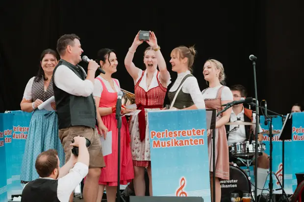 Schmalzlerfest Perlesreut 2025 Sonntag: Schnupferwettbewerb, Verlosung, d Noudnigln Foto 2501548