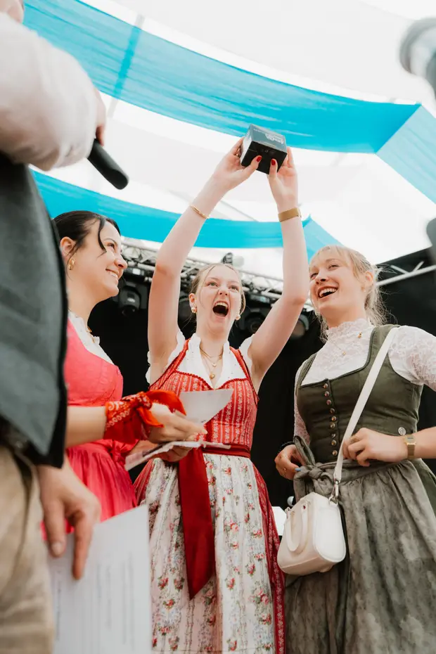Schmalzlerfest Perlesreut 2025 Sonntag: Schnupferwettbewerb, Verlosung, d Noudnigln Foto 2501549