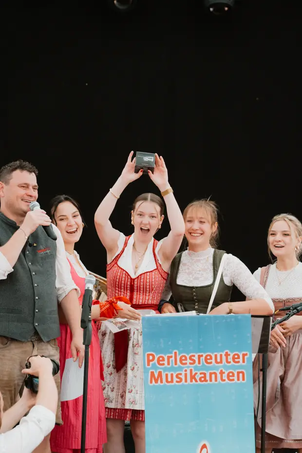 Schmalzlerfest Perlesreut 2025 Sonntag: Schnupferwettbewerb, Verlosung, d Noudnigln Foto 2501550