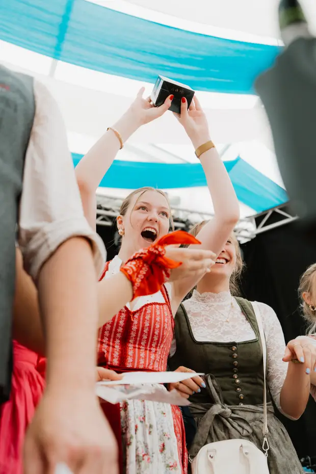 Schmalzlerfest Perlesreut 2025 Sonntag: Schnupferwettbewerb, Verlosung, d Noudnigln Foto 2501551