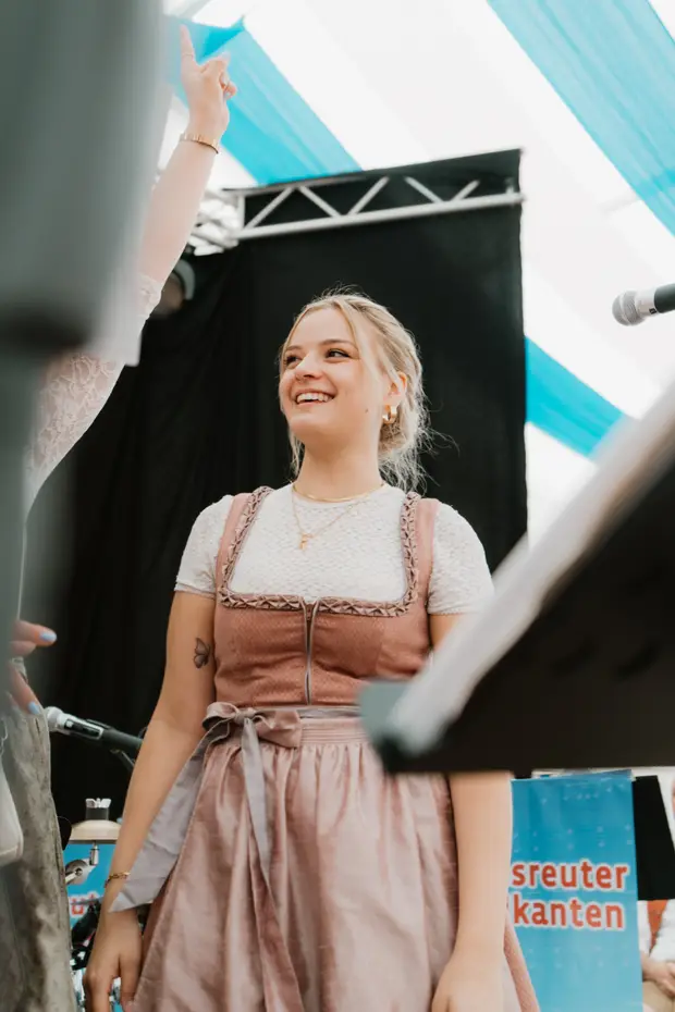 Schmalzlerfest Perlesreut 2025 Sonntag: Schnupferwettbewerb, Verlosung, d Noudnigln Foto 2501553
