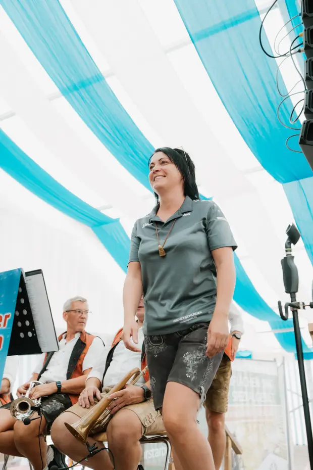 Schmalzlerfest Perlesreut 2025 Sonntag: Schnupferwettbewerb, Verlosung, d Noudnigln Foto 2501554