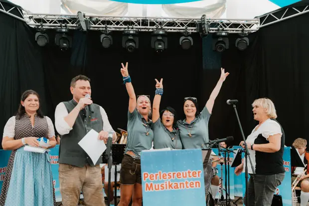 Schmalzlerfest Perlesreut 2025 Sonntag: Schnupferwettbewerb, Verlosung, d Noudnigln Foto 2501555