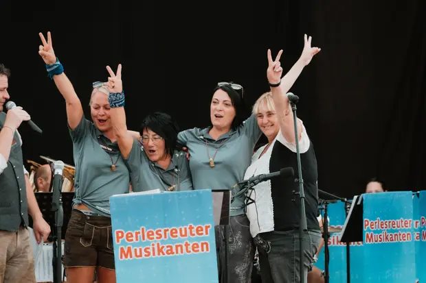 Schmalzlerfest Perlesreut 2025 Sonntag: Schnupferwettbewerb, Verlosung, d Noudnigln Foto 2501557
