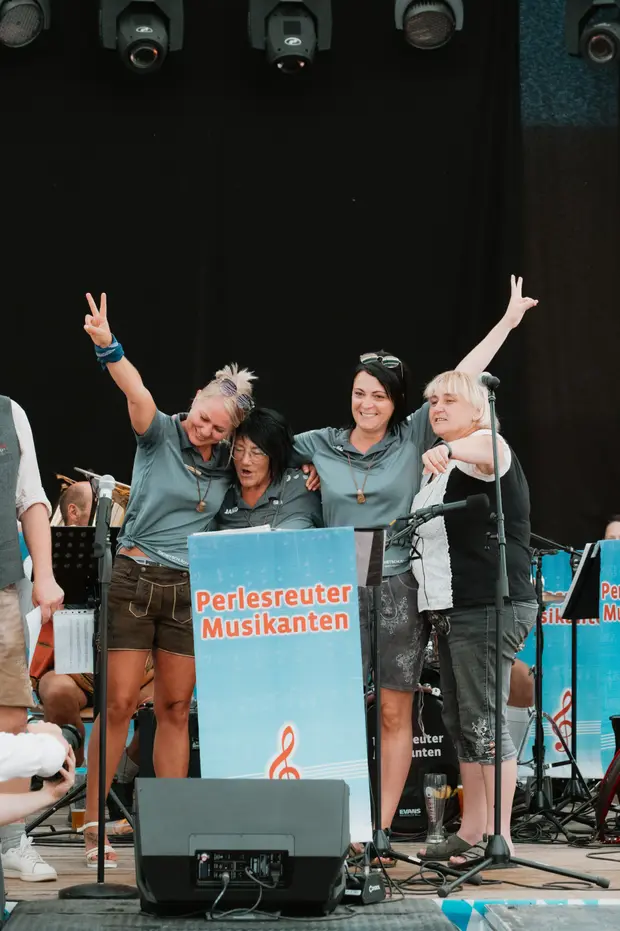 Schmalzlerfest Perlesreut 2025 Sonntag: Schnupferwettbewerb, Verlosung, d Noudnigln Foto 2501558