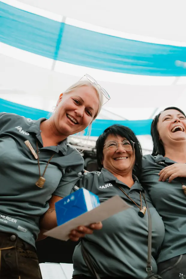Schmalzlerfest Perlesreut 2025 Sonntag: Schnupferwettbewerb, Verlosung, d Noudnigln Foto 2501560
