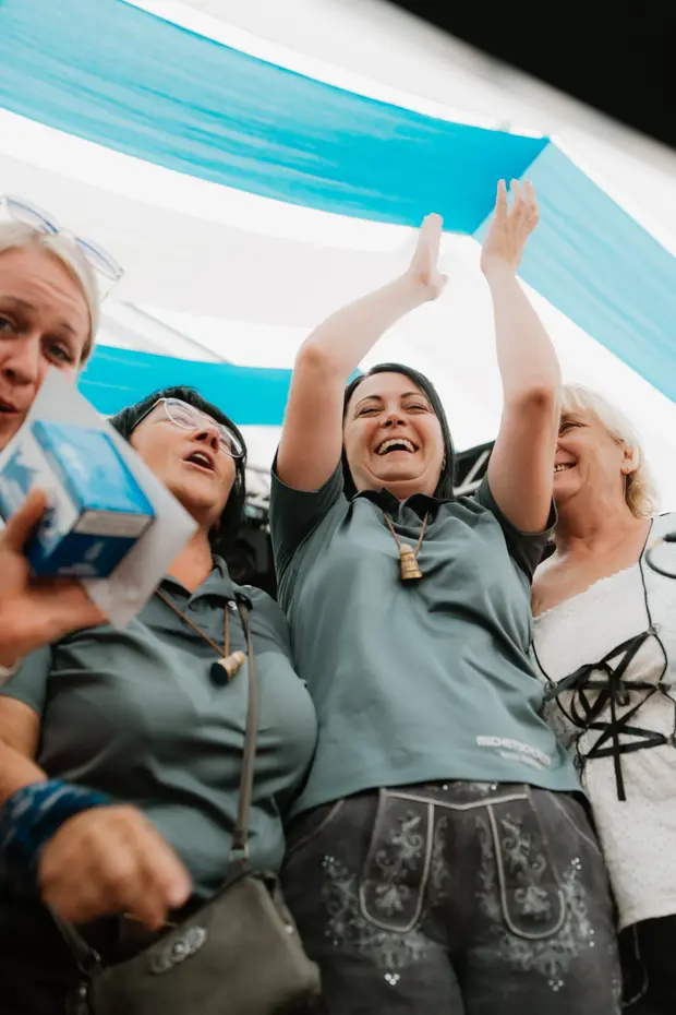 Schmalzlerfest Perlesreut 2025 Sonntag: Schnupferwettbewerb, Verlosung, d Noudnigln Foto 2501561