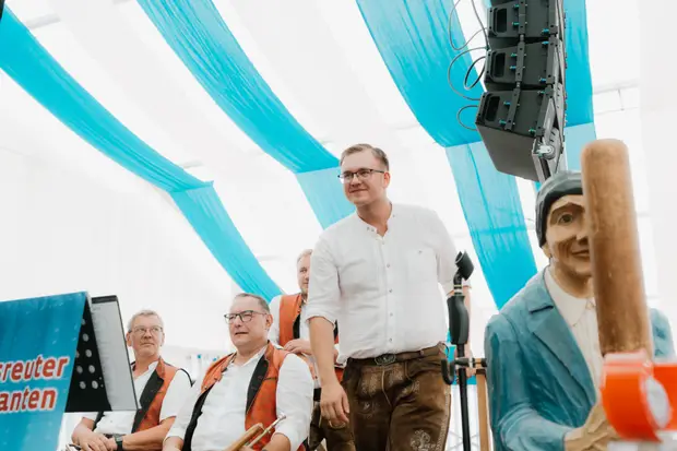 Schmalzlerfest Perlesreut 2025 Sonntag: Schnupferwettbewerb, Verlosung, d Noudnigln Foto 2501563