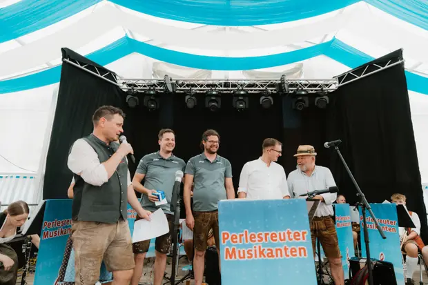 Schmalzlerfest Perlesreut 2025 Sonntag: Schnupferwettbewerb, Verlosung, d Noudnigln Foto 2501564
