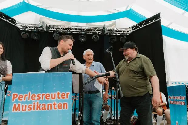 Schmalzlerfest Perlesreut 2025 Sonntag: Schnupferwettbewerb, Verlosung, d Noudnigln Foto 2501566