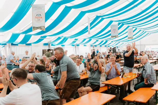 Schmalzlerfest Perlesreut 2025 Sonntag: Schnupferwettbewerb, Verlosung, d Noudnigln Foto 2501570