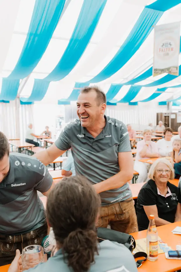 Schmalzlerfest Perlesreut 2025 Sonntag: Schnupferwettbewerb, Verlosung, d Noudnigln Foto 2501571