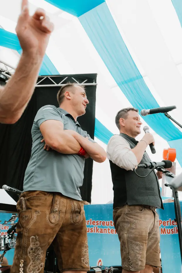 Schmalzlerfest Perlesreut 2025 Sonntag: Schnupferwettbewerb, Verlosung, d Noudnigln Foto 2501574