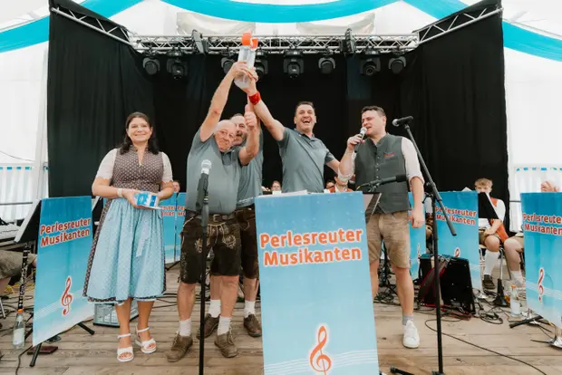 Schmalzlerfest Perlesreut 2025 Sonntag: Schnupferwettbewerb, Verlosung, d Noudnigln Foto 2501576