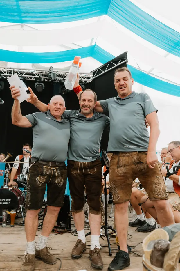 Schmalzlerfest Perlesreut 2025 Sonntag: Schnupferwettbewerb, Verlosung, d Noudnigln Foto 2501578