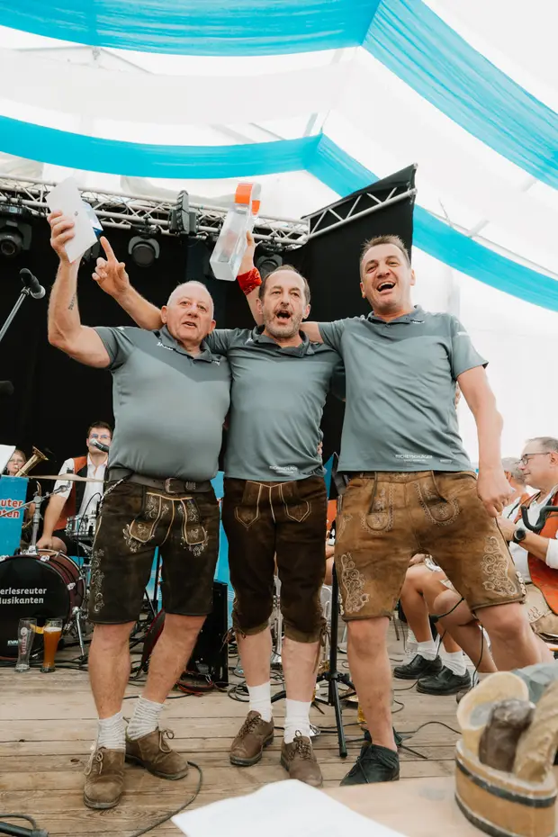 Schmalzlerfest Perlesreut 2025 Sonntag: Schnupferwettbewerb, Verlosung, d Noudnigln Foto 2501579