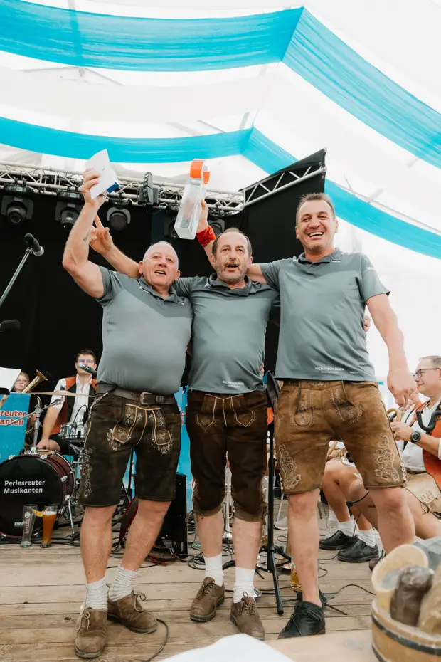 Schmalzlerfest Perlesreut 2025 Sonntag: Schnupferwettbewerb, Verlosung, d Noudnigln Foto 2501580