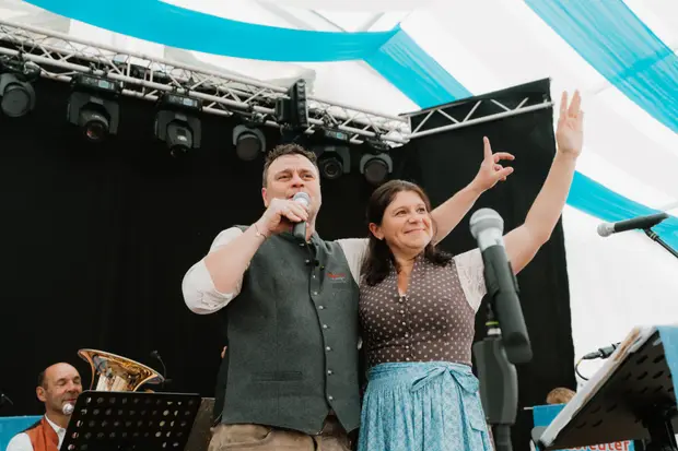 Schmalzlerfest Perlesreut 2025 Sonntag: Schnupferwettbewerb, Verlosung, d Noudnigln Foto 2501582