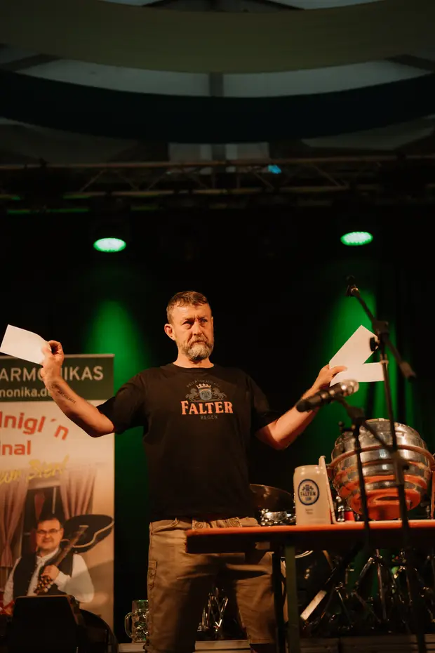 Schmalzlerfest Perlesreut 2025 Sonntag: Schnupferwettbewerb, Verlosung, d Noudnigln Foto 2501584