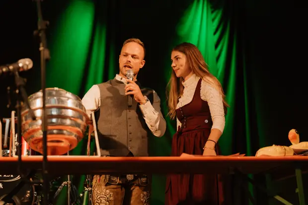 Schmalzlerfest Perlesreut 2025 Sonntag: Schnupferwettbewerb, Verlosung, d Noudnigln Foto 2501586