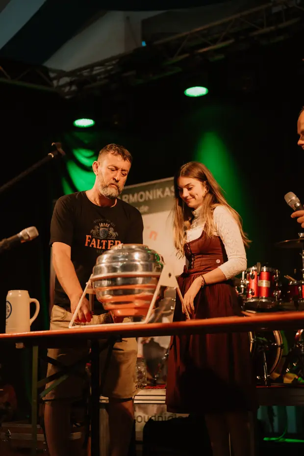 Schmalzlerfest Perlesreut 2025 Sonntag: Schnupferwettbewerb, Verlosung, d Noudnigln Foto 2501588
