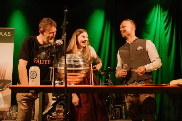 Schmalzlerfest Perlesreut 2025 Sonntag: Schnupferwettbewerb, Verlosung, d Noudnigln Foto 2501593