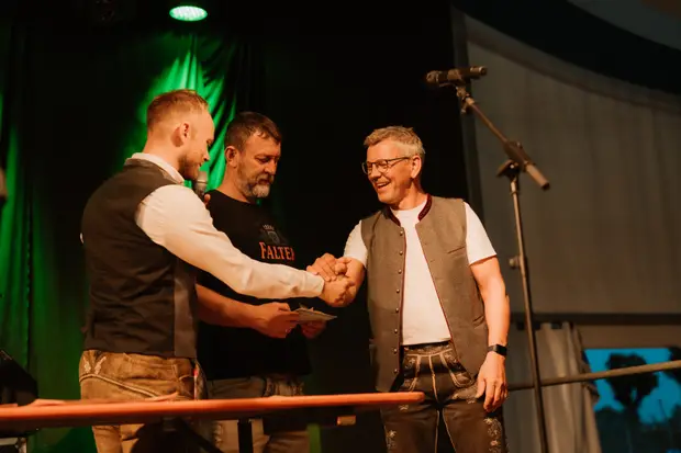 Schmalzlerfest Perlesreut 2025 Sonntag: Schnupferwettbewerb, Verlosung, d Noudnigln Foto 2501599