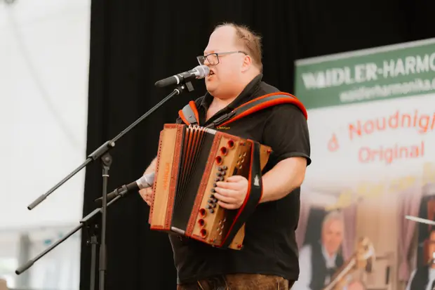 Schmalzlerfest Perlesreut 2025 Sonntag: Schnupferwettbewerb, Verlosung, d Noudnigln Foto 2501620